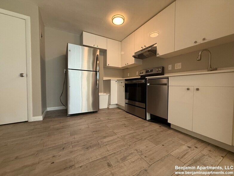 Building Photo - 50 Evergreen St