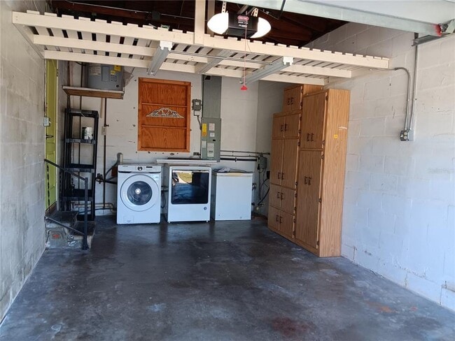 Building Photo - 4864 Lake Charles Dr N