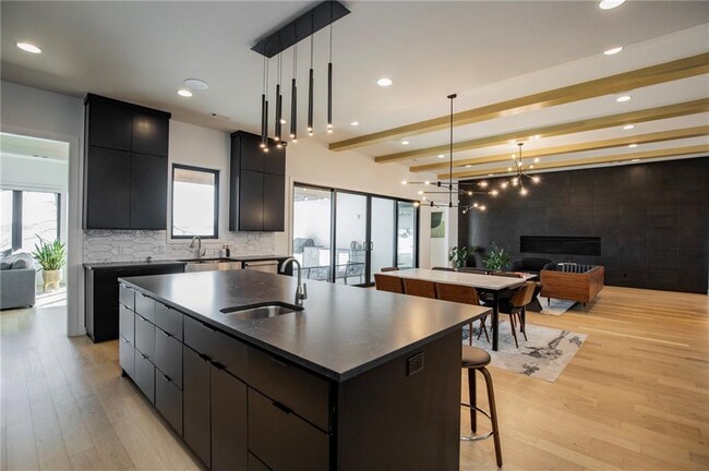 Building Photo - 4205 S Watercrest Dr