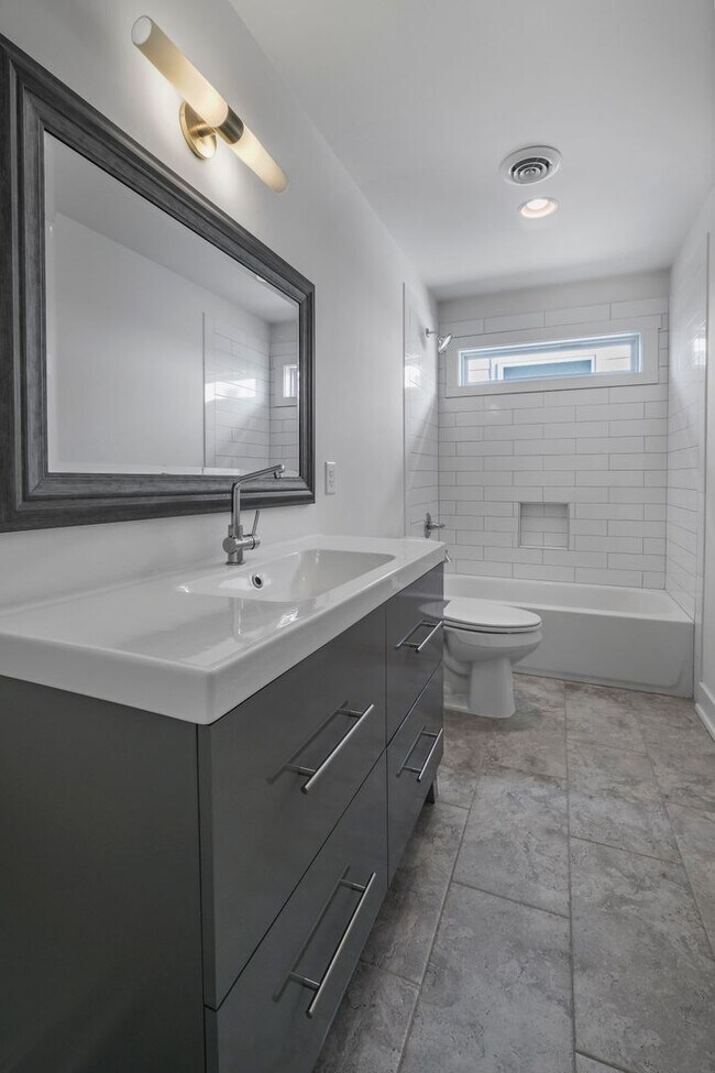 Building Photo - Modern 3 bedroom Home in East Nashville Close to the Most Popular Places in Nashville!