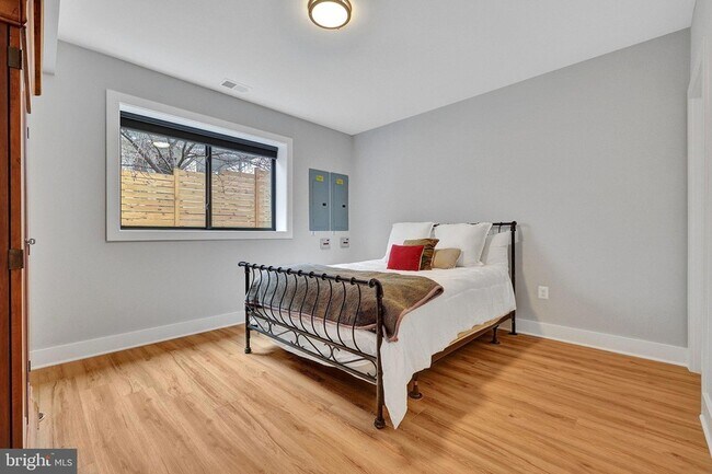 Building Photo - 1100 Balls Hill Rd