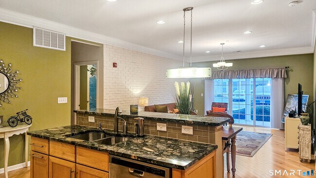 Building Photo - 203 Center Meadow Ln