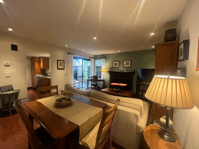 Building Photo - 5194 Makati Cir