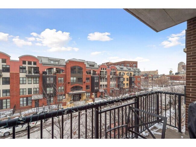 Building Photo - 401 N 2nd St