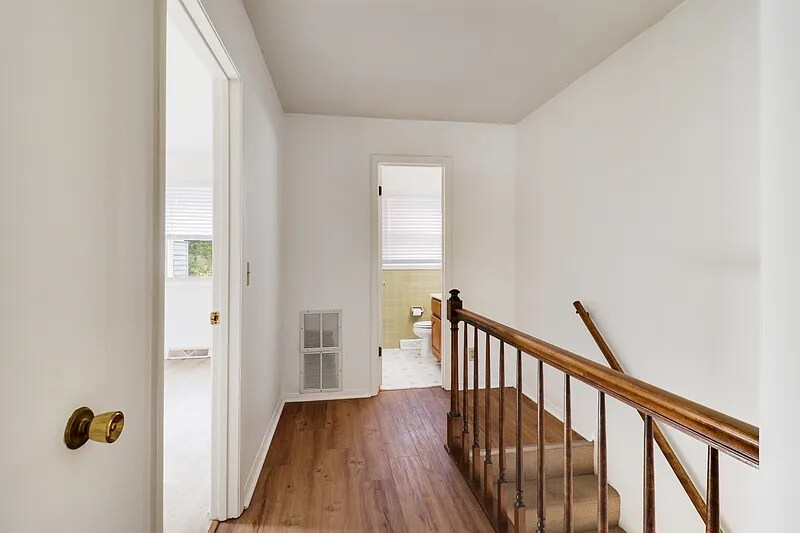 Building Photo - 913 S Linden St