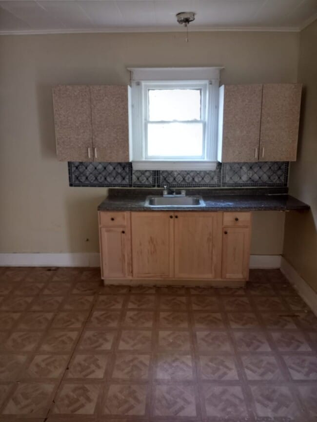 Building Photo - 82 Harris St