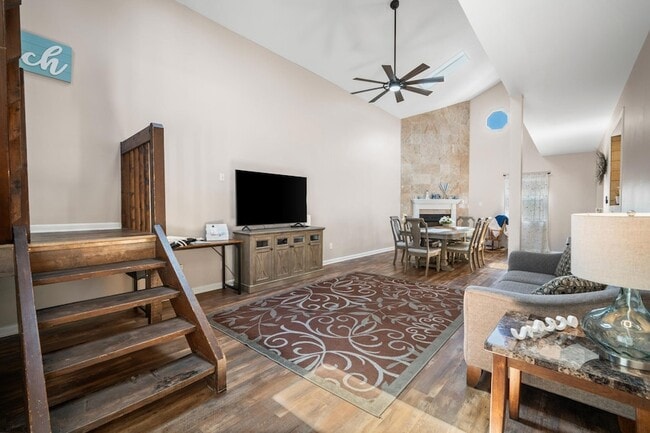 Building Photo - 10 Explorer Rd