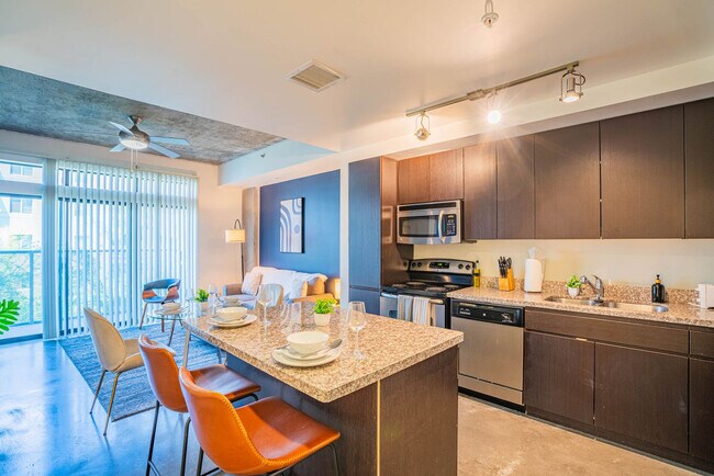 Building Photo - 913 N 3rd St