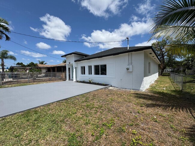 Building Photo - 3039 NW 51st Terrace