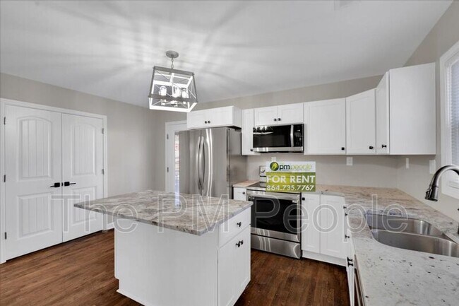 Building Photo - 501 S E St