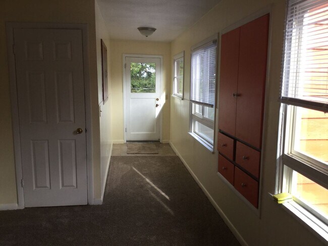 Building Photo - 801 Pecks Dr
