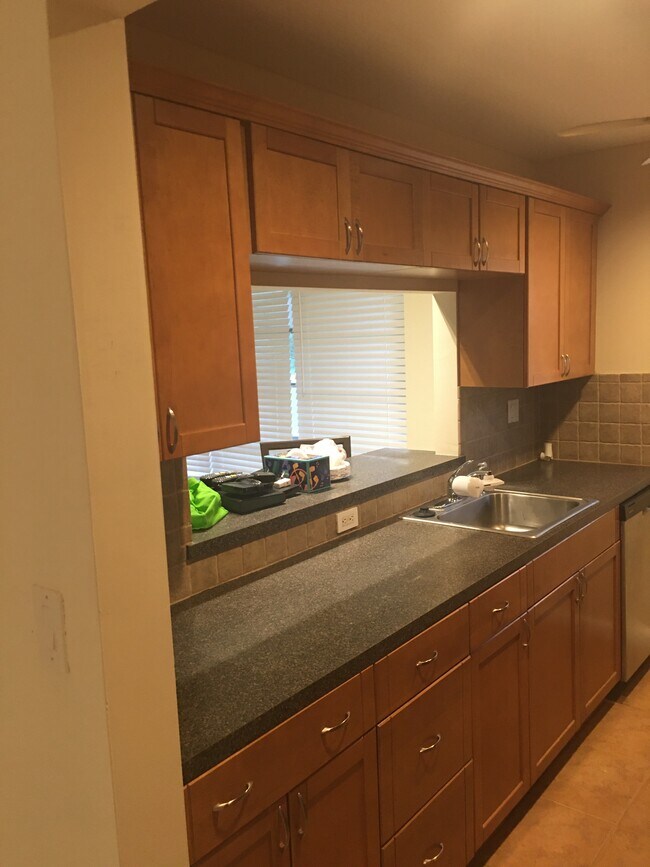 Building Photo - 605 High Point Blvd N