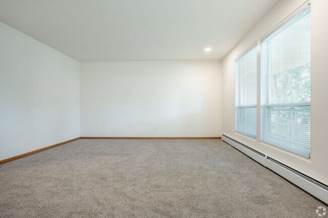 Building Photo - Newly Remodeled 2 Bedroom + den near Hilldale Mall