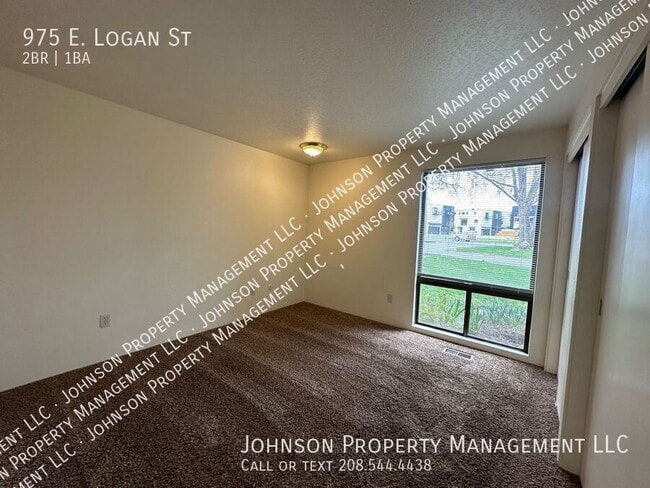 Building Photo - 975 E Logan St
