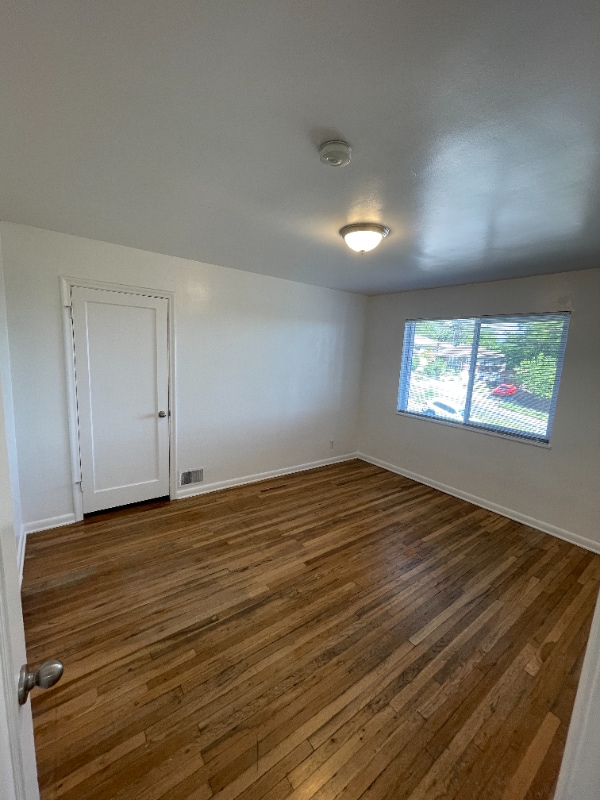 Building Photo - 1107 E 800 S