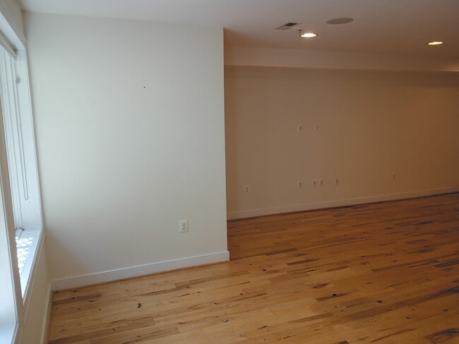 Building Photo - 2214 11th St NW