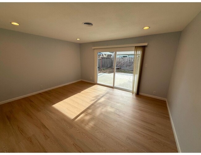 Building Photo - 4 bedroom home now available in South San Jose near Hellyer County Park!