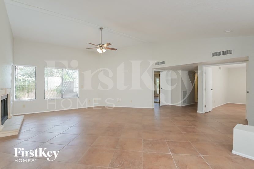 Building Photo - 3240 N Hill Farm Dr