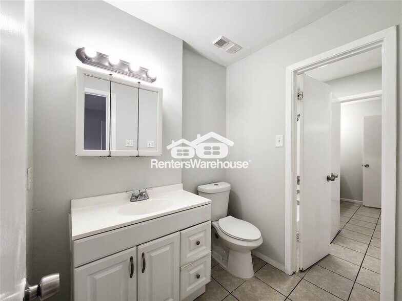 Building Photo - 8848 Kempwood Dr