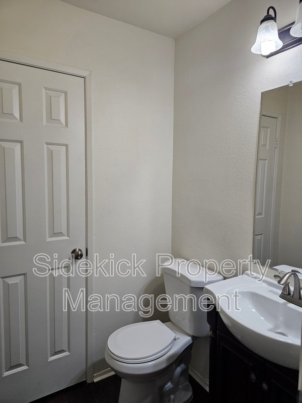 Building Photo - 1054 Fox Ct