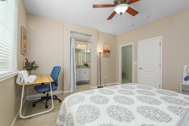 Building Photo - 7459 Starward Dr