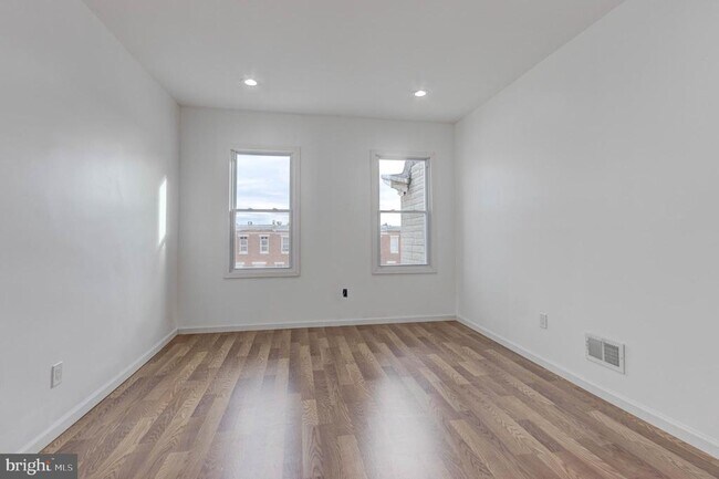 Building Photo - 2654 Wilkens Ave