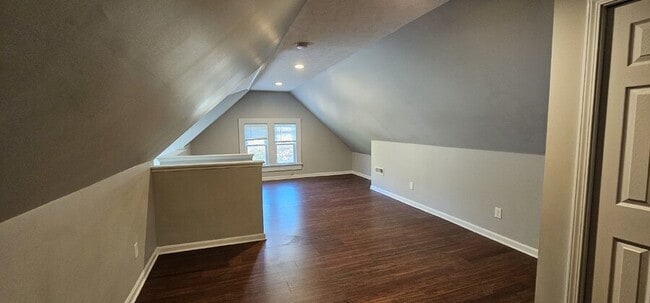 Building Photo - 1850 W 48th St