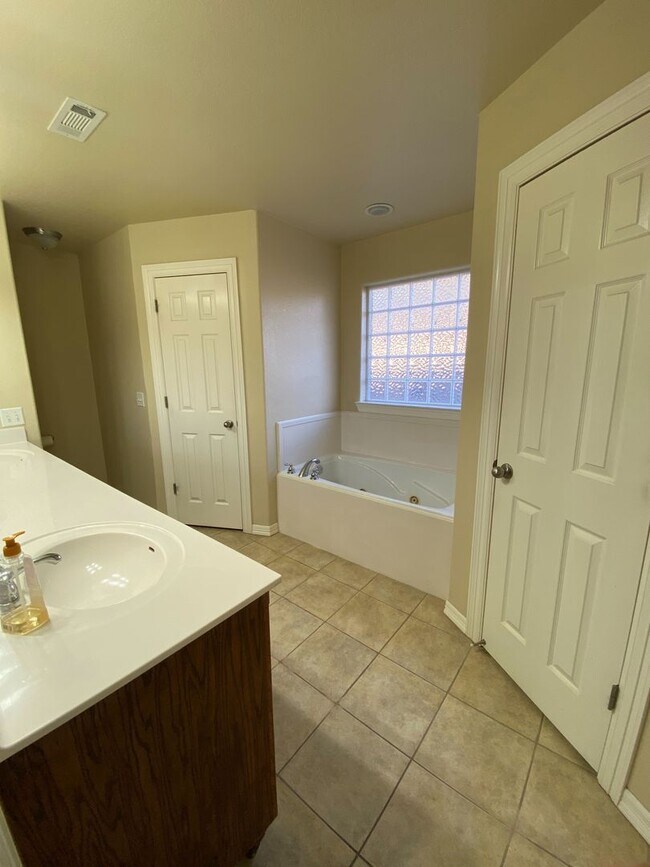 Building Photo - 3 Bedroom Home for Rent in Springdale!