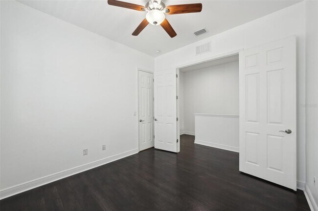 Building Photo - 307 S Arrawana Ave