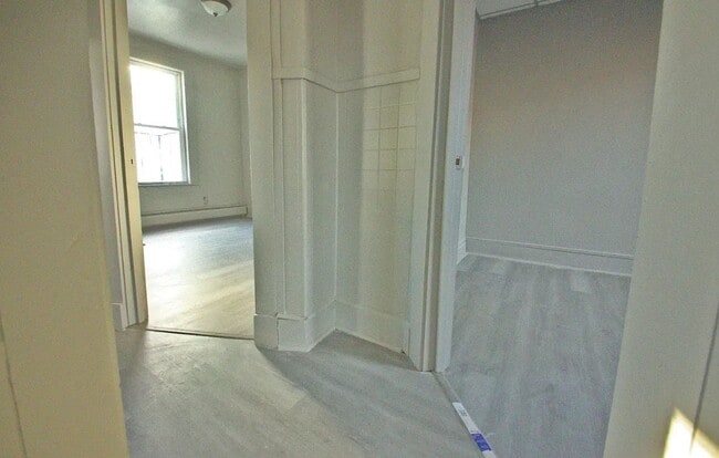 Building Photo - 61-63 Circular