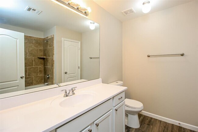 Building Photo - 7108 Meadow Lake Dr