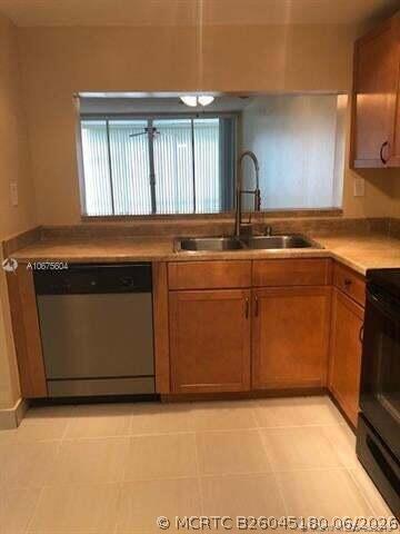 Building Photo - 1911 Sabal Palm Dr