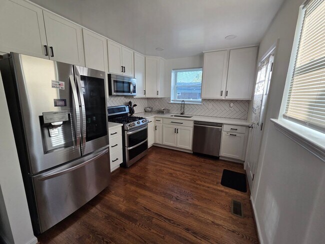 Building Photo - 6607 Hansford St