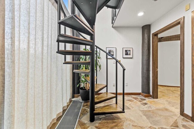 Building Photo - 1816 Bear Spgs Wy