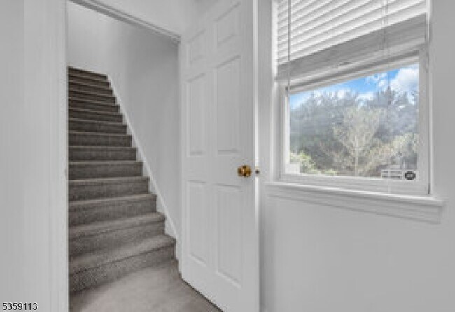 Building Photo - 513 Harding Ave
