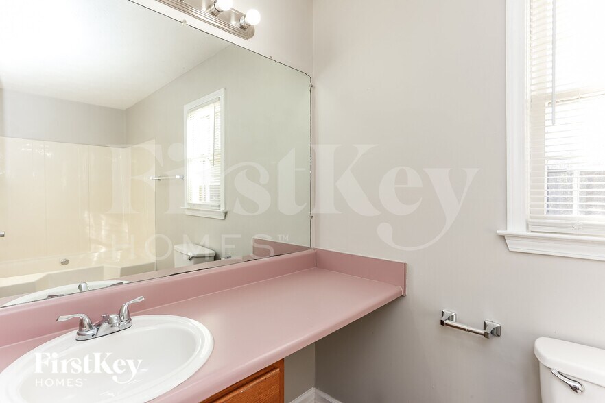 Building Photo - 45 Water Way Trail