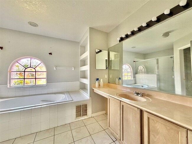 Building Photo - 554 Pinehurst Cove