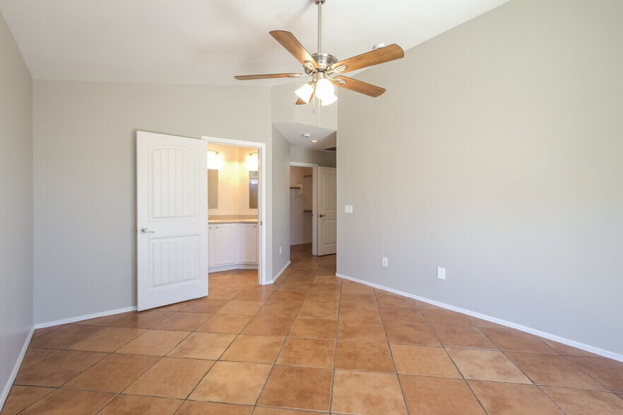 Building Photo - 2987 W Touring Pl