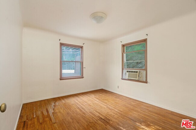 Building Photo - 3705 Fredonia Dr