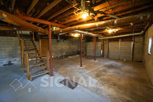 Building Photo - 1045 Walker Ave