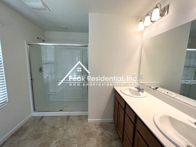 Building Photo - Brand New Citrus Heights 4bd/3ba Home with 2 Car Garage