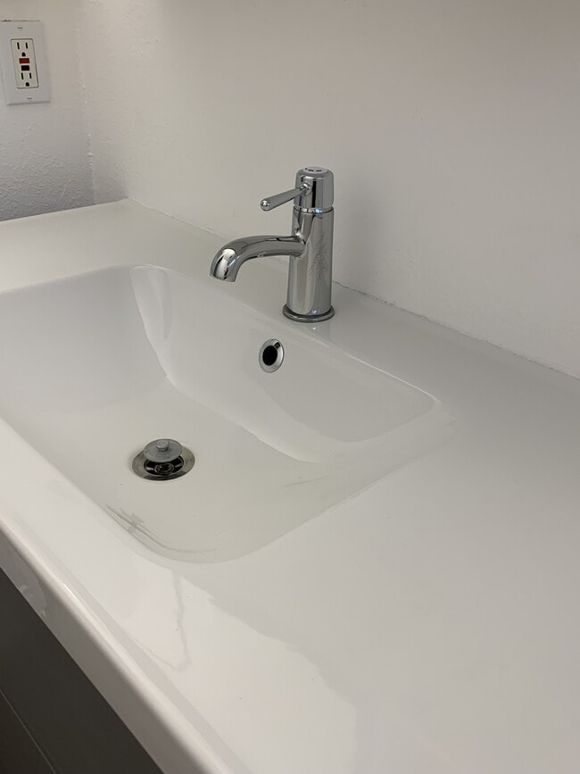 Building Photo - 1351 N Orange Dr