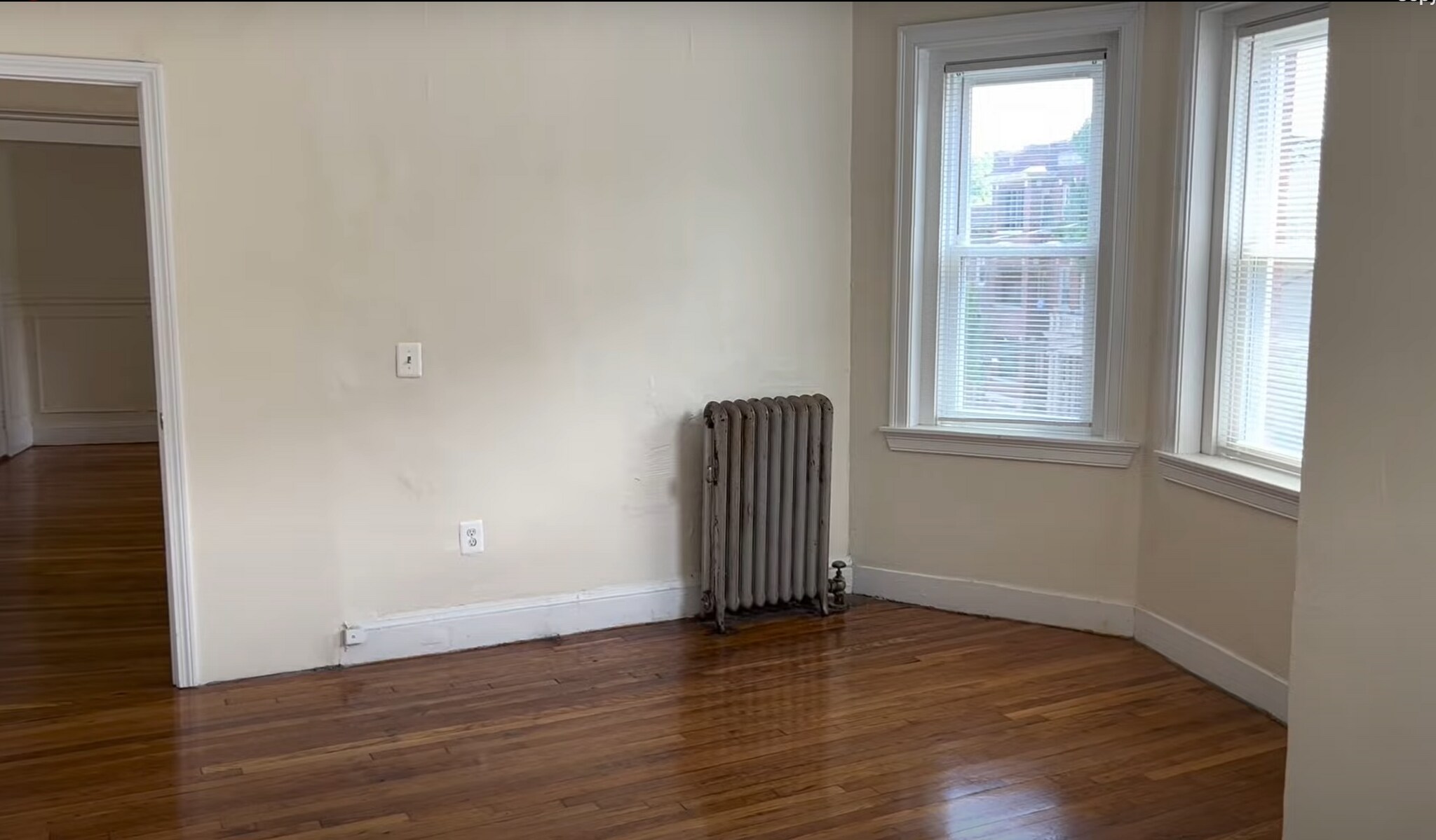 Building Photo - 245 Kelton St