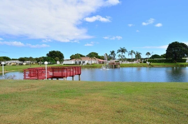 Building Photo - 557 High Point Dr