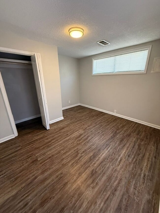 Building Photo - Simple & Comfortable 3 Bedroom Home in Iowa, LA with Large Yard!