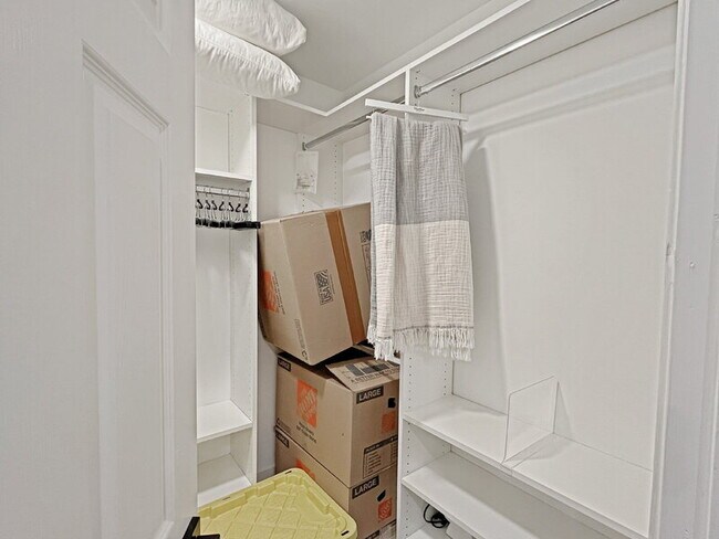 Building Photo - 429 Montgomery St