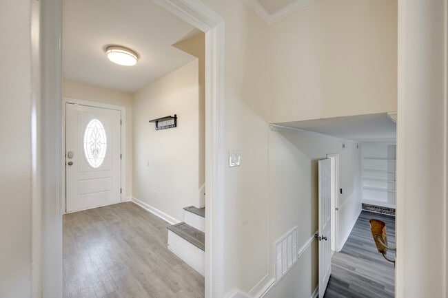 Building Photo - 115 Sunnywood Dr