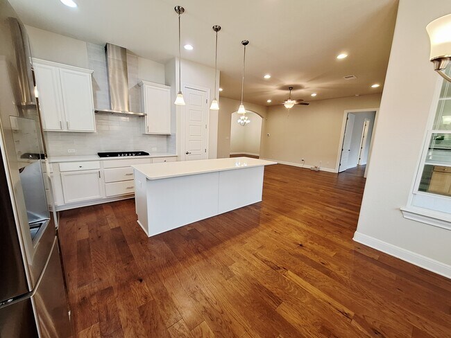 Building Photo - 4562 Katherine Dr
