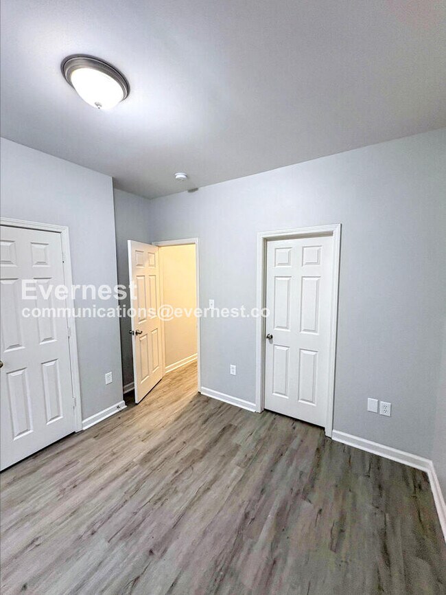 Building Photo - 4 Bed, 3 Bath Home with Off-Street Parking / Pet-Friendly / Coming Soon!