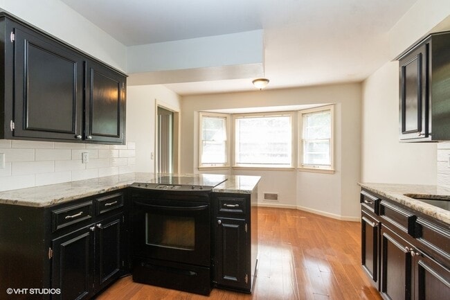 Building Photo - 4449 E 107th St